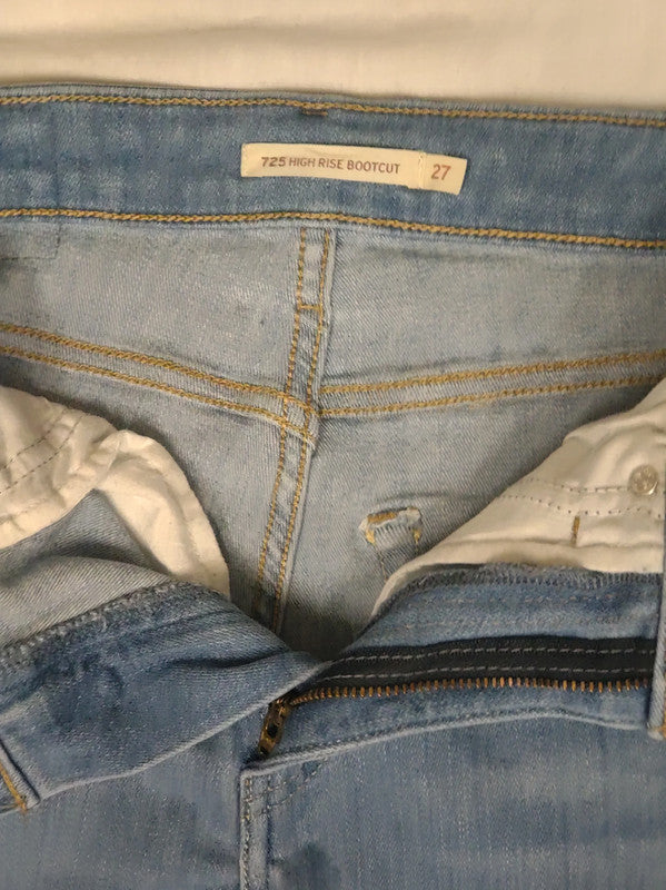 Vintage Levi's Women's 725 High Rise Boot Cut Light Blue Jeans W27 L30